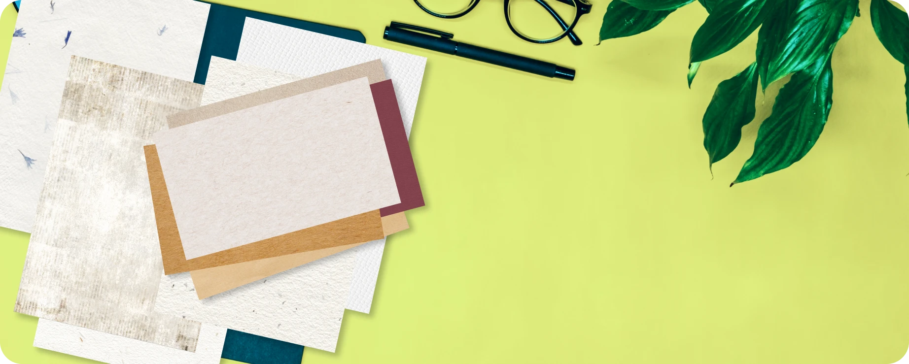 Five papers and envelopes for writing enthusiasts.